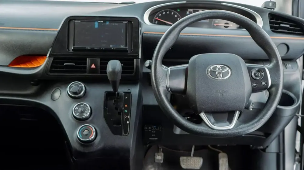 Toyota Sienta, фото 8