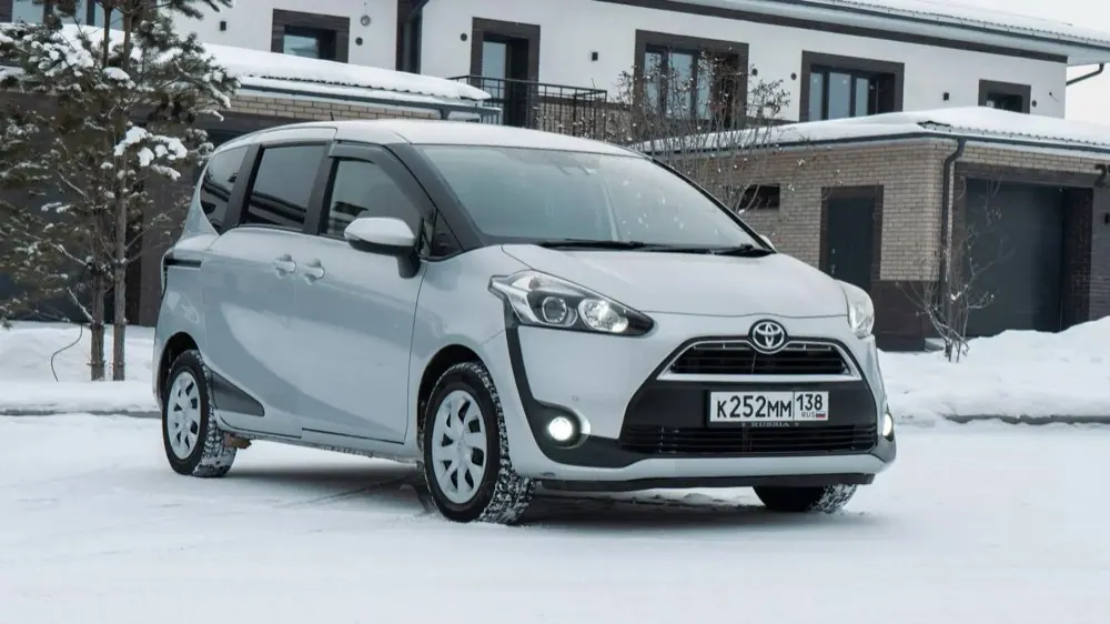 Toyota Sienta, фото 1