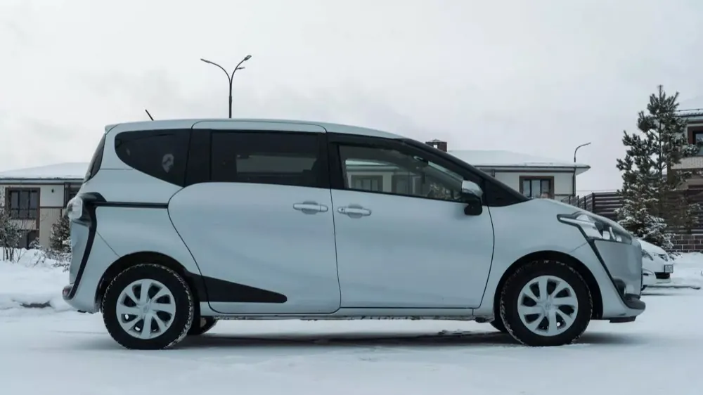 Toyota Sienta, фото 3