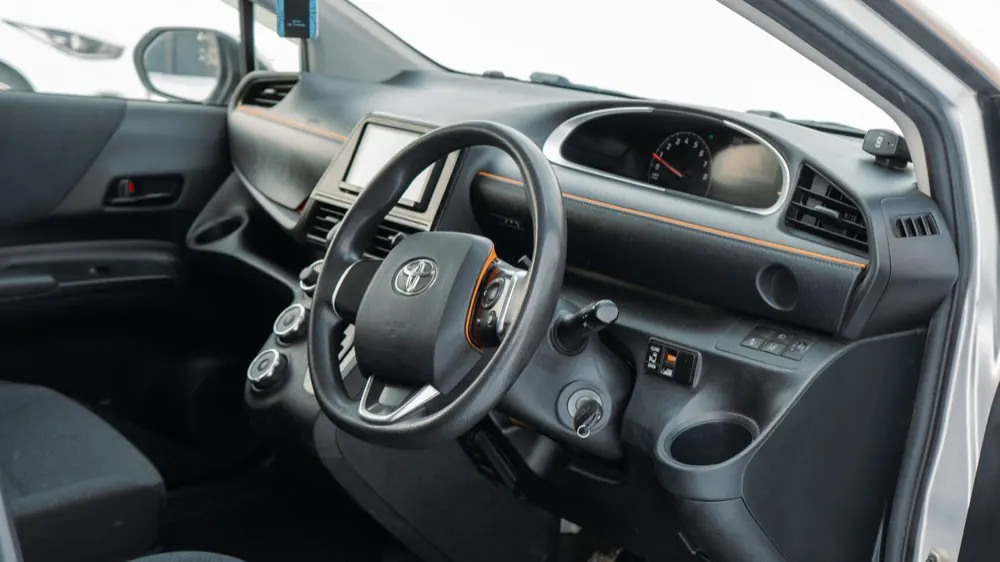 Toyota Sienta, фото 6
