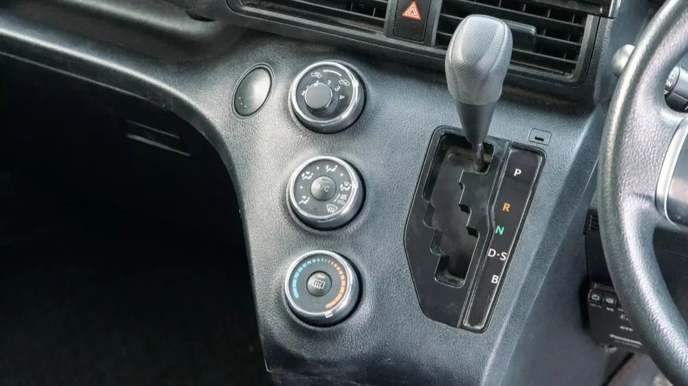 Toyota Sienta, фото 10